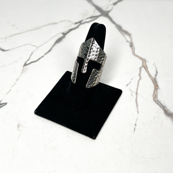 ✦ Men’s Rustic Hammered Stainless Steel Medieval Knight Ring SZ 9.5 - Picture 2 of 5